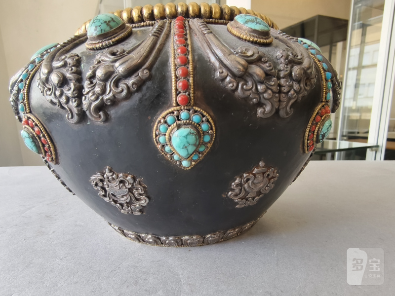 A PARCEL-GILT SILVER AND SEMI-PRECIOUS STONE INLAID METAL BOWL - 图11